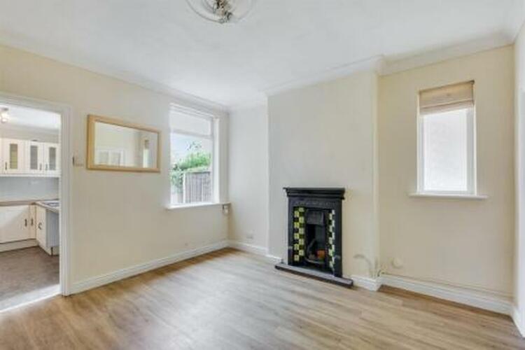Semi-detached House in Nottingham image 4